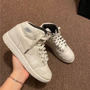 jordan 1 mid phantom